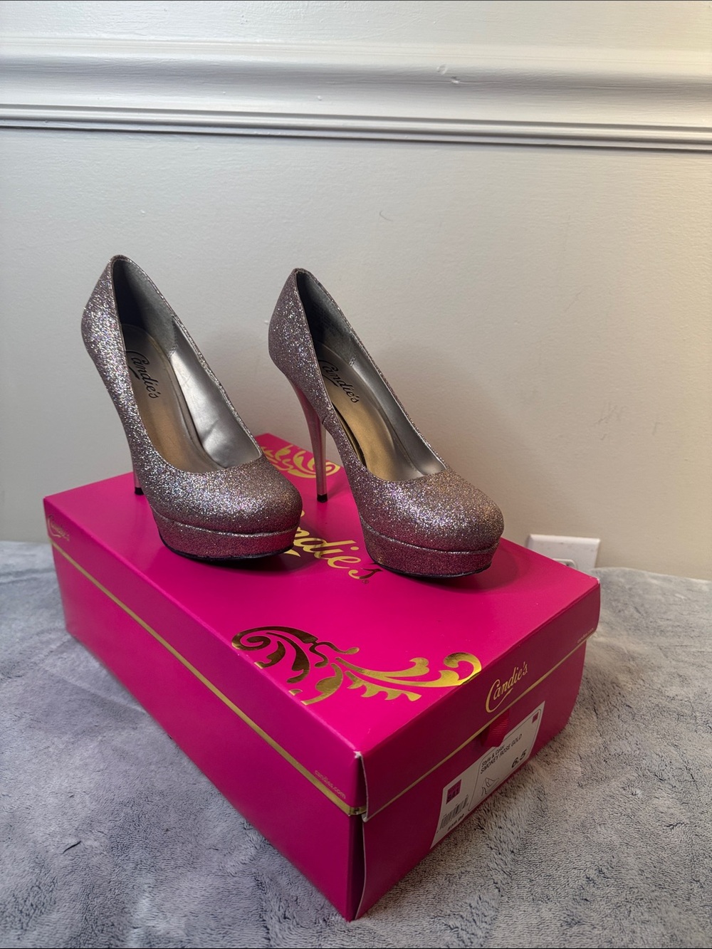 Candie’s Smoky Rose Gold Sparkly Glitter Platform Pumps - Size 6.5